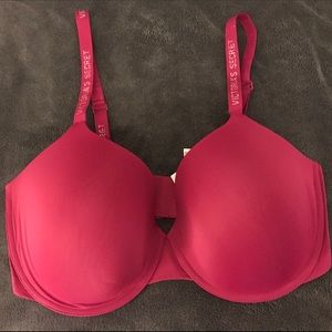 Victoria’s Secret t-shirt lightly lined Demi 38DDD